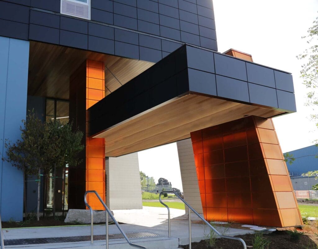 Institutional building featuring alpolic ACM cladding installation by Nortem Canada